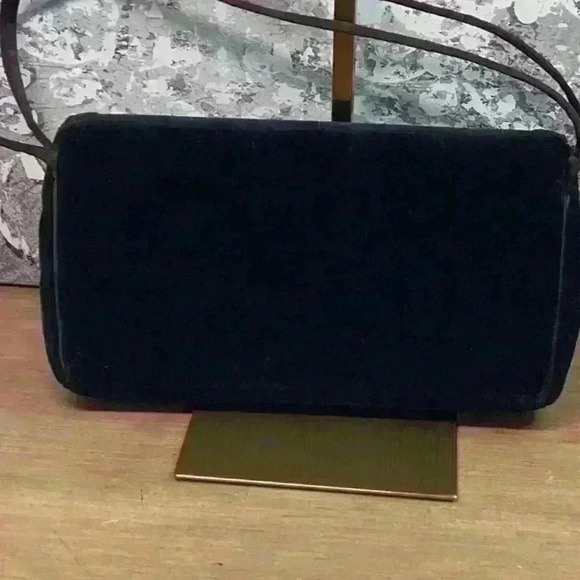 Vintage Black Velvet Clutch Bag with Handles - Picture 3 of 9